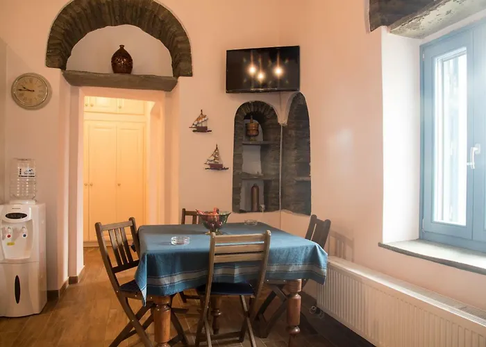 Daire Petra Traditional House *